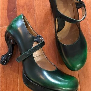 Fluevog Queen Elizabeth Transcendent size 8.5